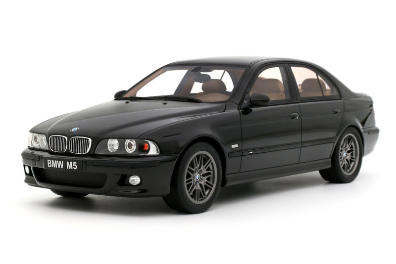 BMW M5 E39 Black Sapphire Metallic Otto 1:18 BMW M5 E39 Black Sapphire Metallic Otto 1:18 OT1338 Vaik