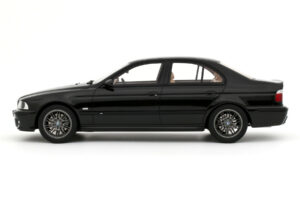 BMW M5 E39 Black Sapphire Metallic Otto 1:18 OT1338 Vaik - pilt 3/4