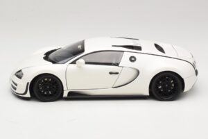 Bugatti Veyron Super Sport Valge Minichamps 1:18 100110844 Metall - pilt 4/8