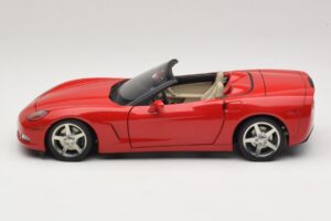 Chevrolet Corvette C6 Kabriolett Punane AUTOart 1:18 71221 Metall - pilt 4/8