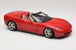 Chevrolet Corvette C6 Kabriolett Punane AUTOart 1:18 71221 Metall - pilt 6/8