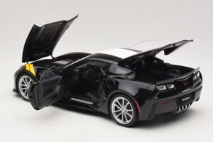 Chevrolet Corvette C7 Grand Sport Must Valgete Triipudega AUTOart 1:18 71273 Komposiit - pilt 5/8