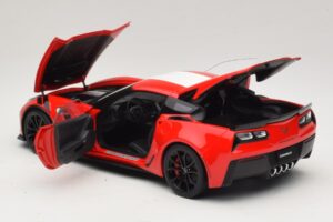 Chevrolet Corvette C7 Grand Sport Punane Valgete Triipudega AUTOart 1:18 71274 Komposiit - pilt 5/8