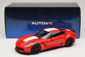 Chevrolet Corvette C7 Grand Sport Punane Valgete Triipudega AUTOart 1:18 71274 Komposiit - pilt 8/8