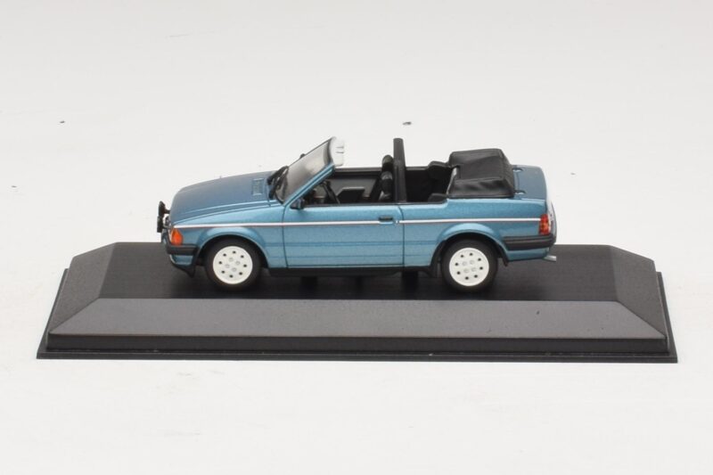 Ford Escort Mk3 Kabriolett Sinine Metallik Minichamps 1:43 Ford Escort Mk3 Kabriolett Sinine Metallik Minichamps 1:43 400085030 Metall