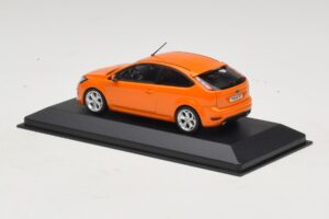 Ford Focus ST Mk2 Electric Orange Minichamps 1:43 400087302 Metall - pilt 3/4