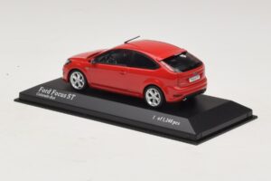 Ford Focus ST Mk2 Punane Minichamps 1:43 400087301 Metall - pilt 3/4