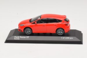 Ford Focus ST Mk3 Punane Minichamps 1:43 410081001 Metall