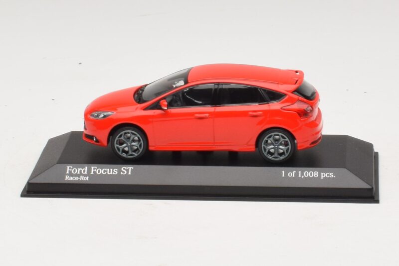 Ford Focus ST Mk3 Punane Minichamps 1:43 410081001 Metall