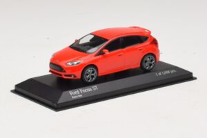Ford Focus ST Mk3 Punane Minichamps 1:43 410081001 Metall - pilt 2/4