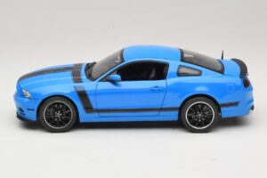 Ford Mustang Boss 302 S197 Sinine Shelby Collectibles 1:18 25414S Metall - pilt 4/8