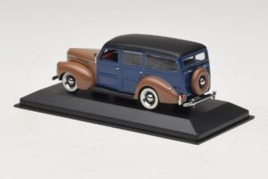 Ford V8 De Luxe Woody Station Wagon Pruun Sinine Minichamps 1:43 400082112 Metall - pilt 3/4