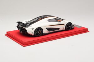 Koenigsegg Regera Valge Musta Süsinikuga FrontiArt 1:18 REMC043 Vaik - pilt 2/7