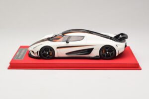 Koenigsegg Regera Valge Musta Süsinikuga FrontiArt 1:18 REMC043 Vaik - pilt 3/7