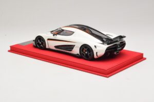 Koenigsegg Regera Valge Musta Süsinikuga FrontiArt 1:18 REMC043 Vaik - pilt 5/7