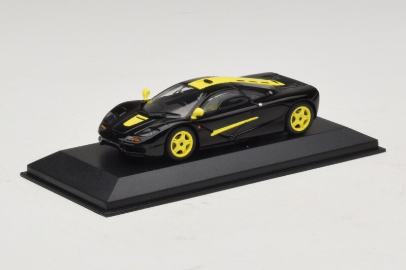 McLaren F1 Must Kollaste Triipudega Minichamps 1:43 MCLAREN004 Metall