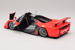 McLaren F1 GTR Lark #44 Tsuchiya / Ayles 24 Hours of Le Mans 1997 Minichamps 1:18 530133744 Metall - pilt 5/8