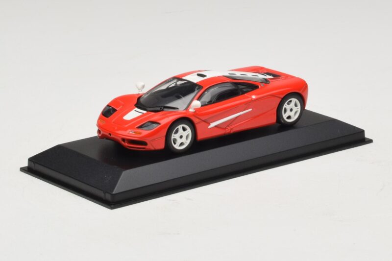 McLaren F1 Punane Valgete Triipudega Minichamps 1:43 MCLAREN005 Metall