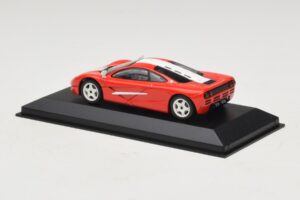 McLaren F1 Punane Valgete Triipudega Minichamps 1:43 MCLAREN005 Metall - pilt 2/4