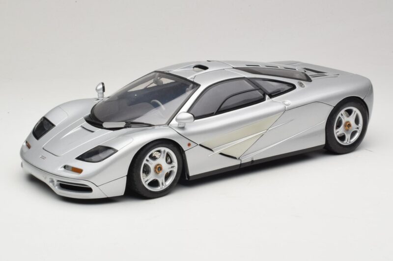McLaren F1 Hõbe Minichamps 1:12 530133123 Metall