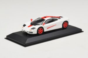 McLaren F1 Valge Punaste Triipudega Minichamps 1:43 MCLAREN003 Metall