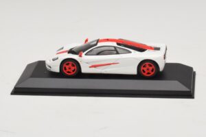 McLaren F1 Valge Punaste Triipudega Minichamps 1:43 MCLAREN003 Metall - pilt 4/4