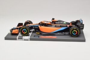 McLaren MCL36 #3 D. Ricciardo Bahrain GP 2022 Minichamps 1:18 537221803 Metall - pilt 4/7