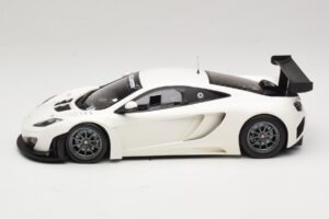 McLaren MP4-12C GT3 Valge 2013 Minichamps 1:18 151121394 Metall - pilt 3/6