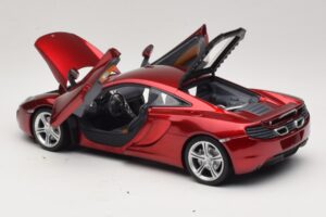 McLaren MP4-12C Punane Metallik Minichamps 1:18 110133022 Metall - pilt 5/8