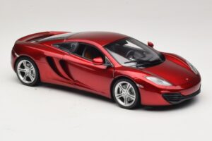 McLaren MP4-12C Punane Metallik Minichamps 1:18 110133022 Metall - pilt 6/8