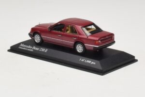 Mercedes 230E W124 Punane Metallik Minichamps 1:43 400037001 Metall - pilt 3/4