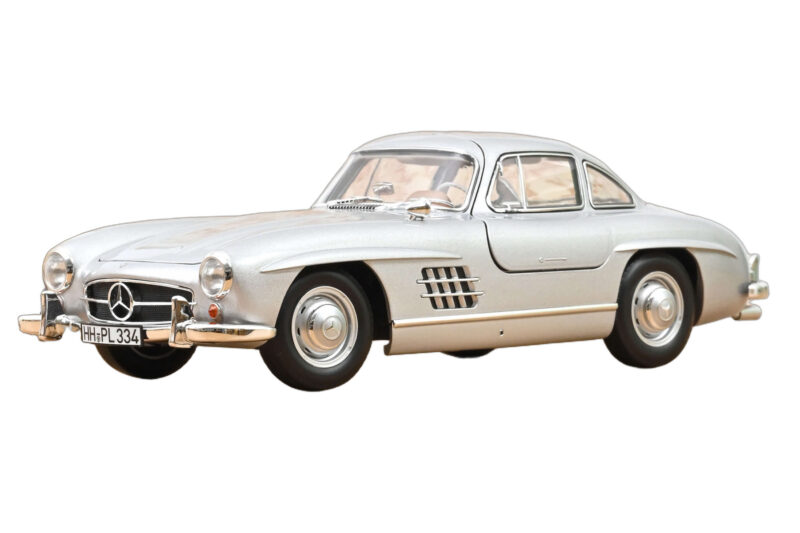 Mercedes 300 SL W198 Gullwing Hõbe Norev 1:18 Mercedes 300 SL W198 Gullwing Hõbe Norev 1:18 183857 Metall