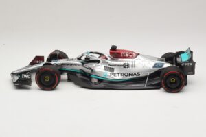 Mercedes AMG Petronas W13 E Performance #63 G. Russell Spanish GP 2022 Minichamps 1:18 110220063 Metall - pilt 3/7