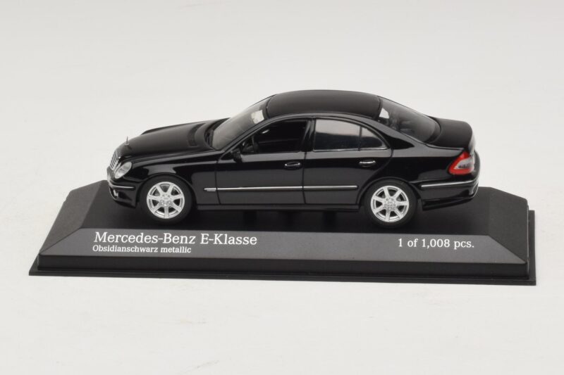 Mercedes E-Class W211 Must Metallik Minichamps 1:43 400036001 Metall