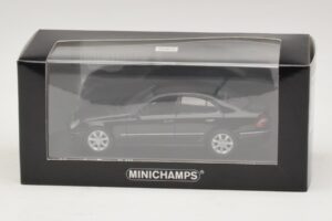 Mercedes E-Class W211 Must Metallik Minichamps 1:43 400036001 Metall - pilt 4/4