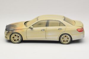 Mercedes E-Class W212 Põlenud Dubai Kunstiauto Minichamps 1:18 MB008 Metall - pilt 3/6
