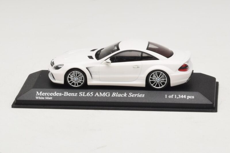 Mercedes SL65 AMG R230 Black Series Matt Valge Minichamps 1:43 Mercedes SL65 AMG R230 Black Series Matt Valge Minichamps 1:43 400038222 Metall