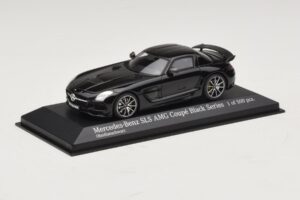 Mercedes SLS AMG C197 Black Series Must Metallik Minichamps 1:43 437033020 Metall - pilt 2/4