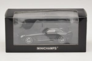Mercedes SLS AMG C197 Black Series Must Metallik Minichamps 1:43 437033020 Metall - pilt 4/4