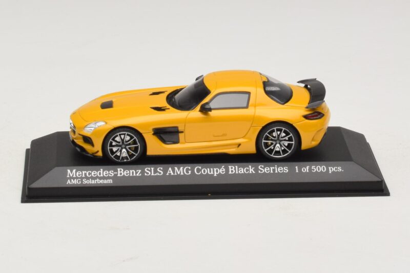 Mercedes SLS AMG C197 Black Series Kuldne Minichamps 1:43 Mercedes SLS AMG C197 Black Series Kuldne Minichamps 1:43 437033022 Metall