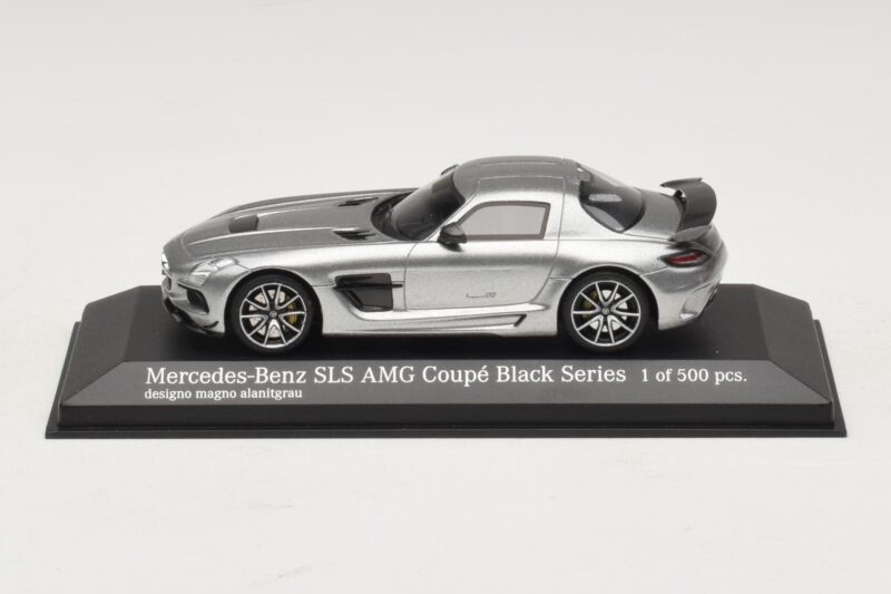 Mercedes SLS AMG C197 Black Series Hall Metallik Minichamps 1:43 437033024 Metall