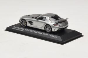 Mercedes SLS AMG C197 Black Series Hall Metallik Minichamps 1:43 437033024 Metall - pilt 3/4