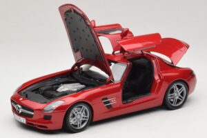 Mercedes SLS AMG C197 Punane Metallik Minichamps 1:18 100039020 Metall - pilt 2/8