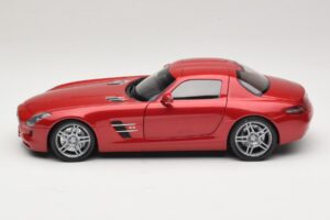 Mercedes SLS AMG C197 Punane Metallik Minichamps 1:18 100039020 Metall - pilt 4/8