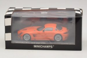 Mercedes SLS AMG GT3 Street Orange Minichamps 1:43 410113204 Metall - pilt 4/4