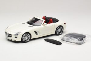 Mercedes SLS AMG Roadster Mystic White II Minichamps 1:18 B66960079 Metall - pilt 2/9