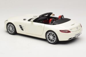 Mercedes SLS AMG Roadster Mystic White II Minichamps 1:18 B66960079 Metall - pilt 7/9