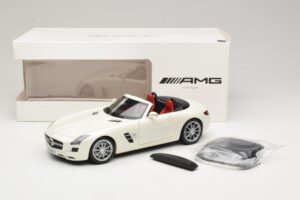 Mercedes SLS AMG Roadster Mystic White II Minichamps 1:18 B66960079 Metall - pilt 9/9