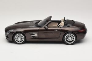 Mercedes SLS AMG Sepang Brown Minichamps 1:18 B66960080 Metall - pilt 5/9