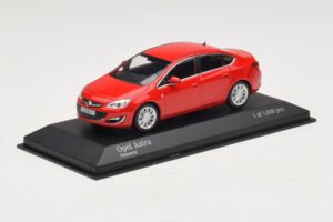Opel Astra J Punane Minichamps 1:43 410042001 Metall - pilt 2/4
